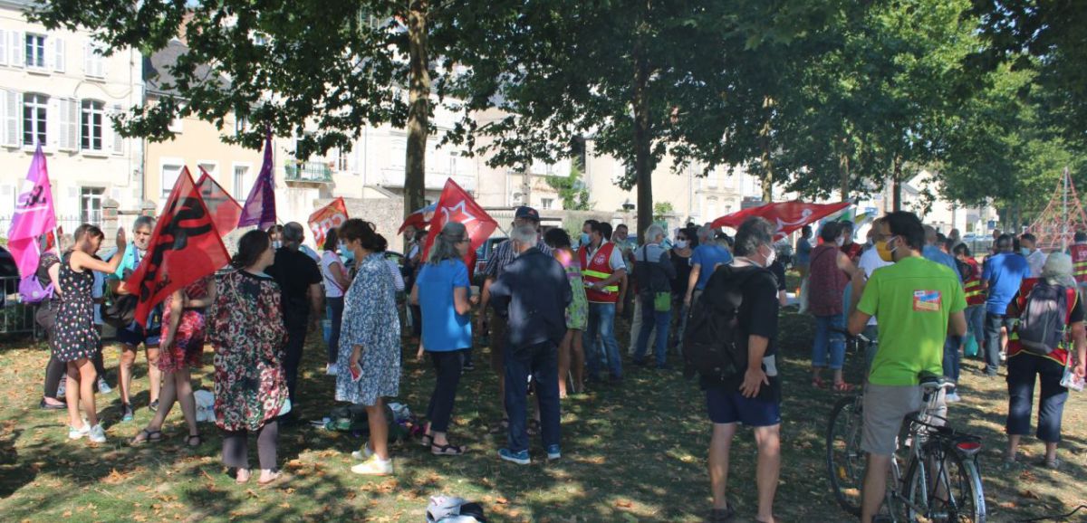 Laval. Laval : une centaine de manifestants pour la rentrée syndicale