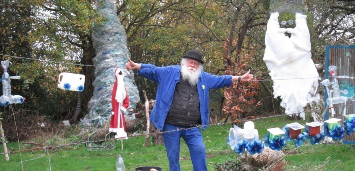 Gesvres. Nord-Mayenne : le Père Noël s'expose dans le jardin de Christian Poincheval