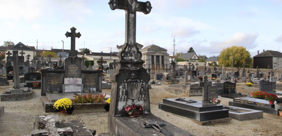 Mayenne. Les illustres pensionnaires du cimetière de Mayenne