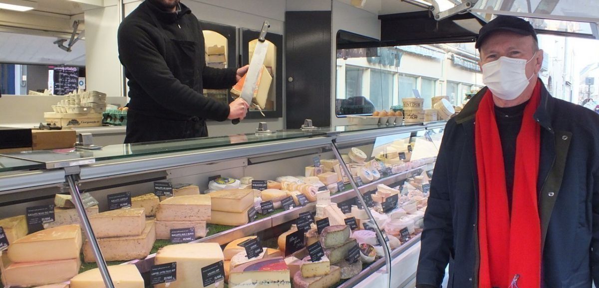 Evron. Evron : Thomas Boutruche, fromager, s'installe chaque jeudi sur le marché