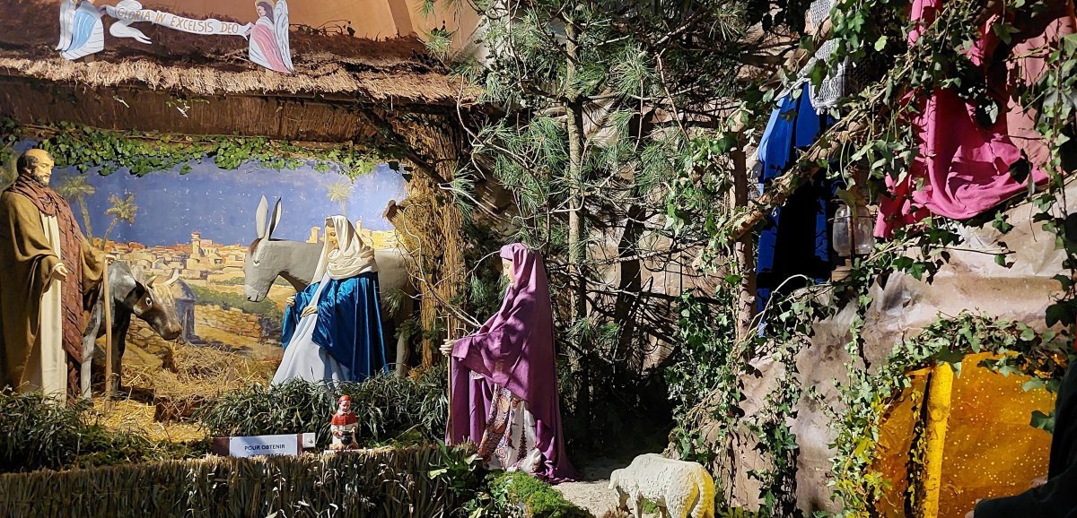 [Photos]. L'impressionnante crèche de Noël de l'église de Juvigné installée sur 50 mètres linéaires