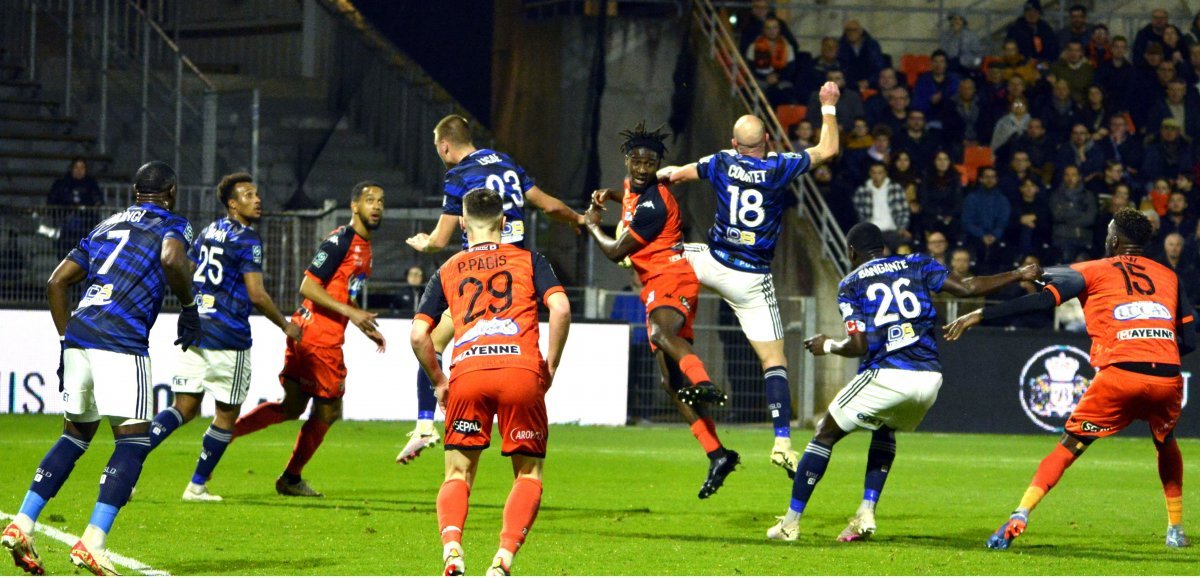 Football - Ligue 2. Peter Ouaneh, sur le penalty manqué par Rémy Labeau-Lascary : "Il a tenté un coup de poker"