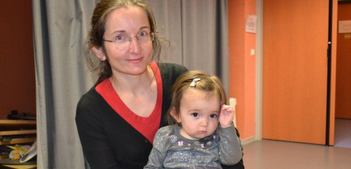 Mayenne. Estelle allaite sa fille de 16 mois