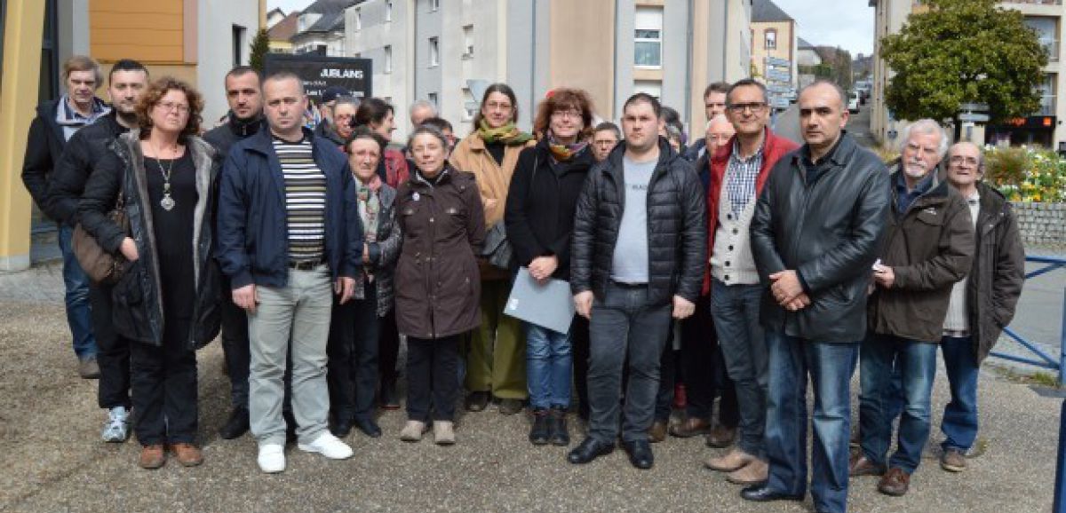 Mayenne. Une chaîne humaine en soutien à 4 familles expulsables à Mayenne