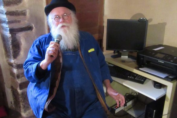 Averton. Averton : Christian Poincheval anime une radio au St Roch