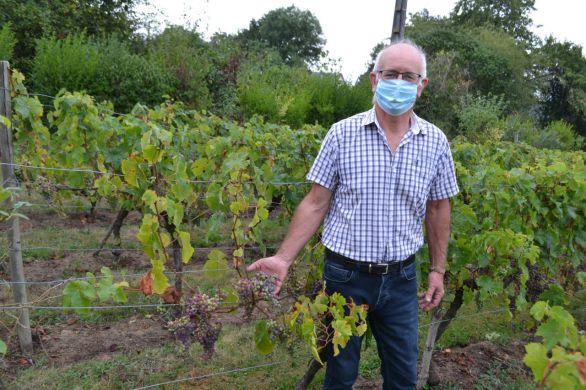 Saint-Fraimbault-de-Prières. A Saint-Fraimbault-de-Prières, Michel Rouzière cultive sa propre vigne