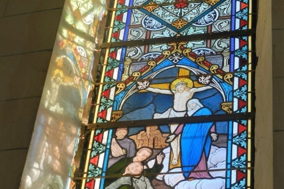 Pré-en-Pail-Saint-Samson. Saint-Julien-des-Eglantiers : les vitraux de l'église, un hommage aux morts de la guerre 14/18