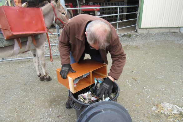 Villaines-la-Juhel. Nord-Mayenne : Jean-Luc sillonne les sentiers pour collecter les déchets avec son âne