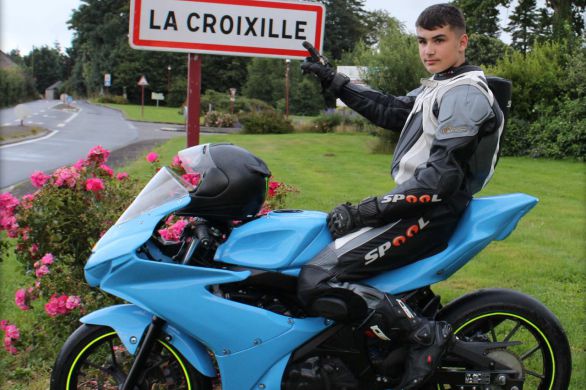 La Croixille. A La Croixille, le jeune Luca Chauvière partage sa passion pour la moto
