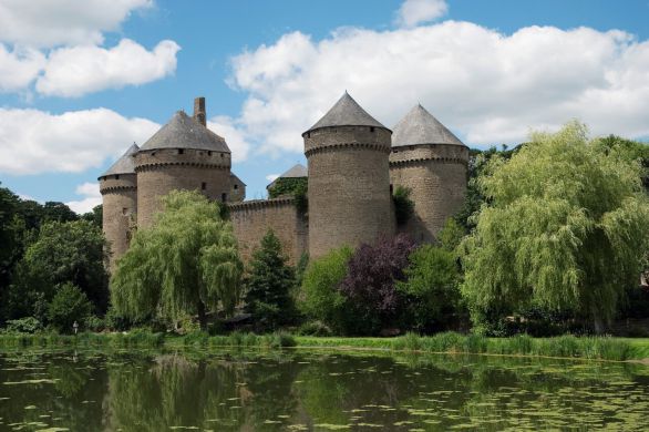 Lassay-les-Châteaux. En Mayenne. Lassay-les-Châteaux sera-t-il le village préféré des Français ?