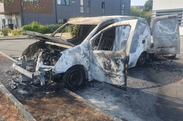 [Info Courrier de la Mayenne] Laval. Sept voitures incendiées la nuit dernière dans le quartier Saint-Nicolas