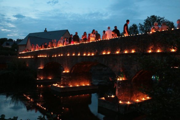 Saint-Pierre-sur-Erve. 7 000 bougies vont illuminer le village le 15 août