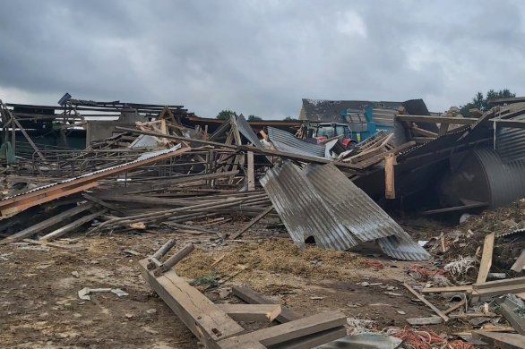 [Vidéos] Juvigné. La tornade a détruit une exploitation agricole : "Tout est parti comme un château de cartes"