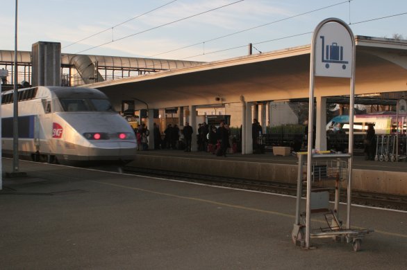 En Mayenne. En gare de Laval, il jette des cailloux en direction d'agents de la SNCF avant de prendre la fuite