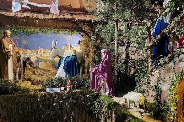[Photos]. L'impressionnante crèche de Noël de l'église de Juvigné installée sur 50 mètres linéaires
