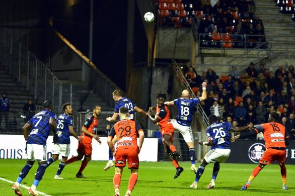 Football - Ligue 2. Peter Ouaneh, sur le penalty manqué par Rémy Labeau-Lascary : "Il a tenté un coup de poker"