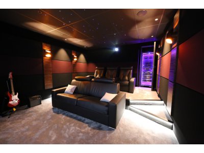 L’une des salles de cinéma réalisée par Hi-Concept. Une salle d’environ 30 m2, pour un prix de 100 000 €. Elle permet d’accueillir six à sept spectateurs.