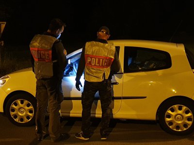 Les policiers de la Bac ont vu leurs missions évoluer au fil des années. Ici, un contrôle sur un rond-point.