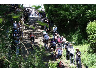 Les coureurs ont grimpé le Mont du Feu dans les Coëvrons.