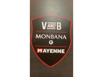 Le nouveau logo du partenariat VandB-Monbana-Mayenne autour de Maxime Sorel.