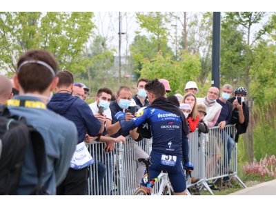 Julian Alaphilippe était très attendu par les supporteurs mayennais.