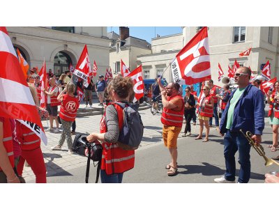 Ils ont été près de 300 manifestants à se rassembler devant le Théâtre, à partir de 12h, ce jeudi 1er juin 2023 à Laval (Mayenne).