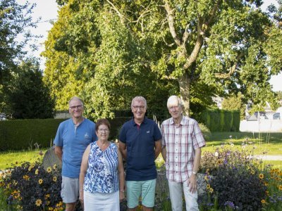 Roger Thuault, Jocelyne Bourg, membres des cyclos, Pascal Soutif et Christian Bullot - Roger Coupé