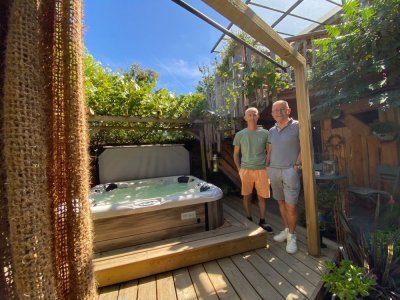 Olivier et Denis, La cabane du bon chemin, Laval. - Simon Courteille