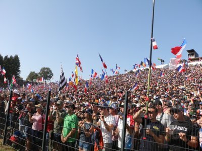 Le public est venu du monde entier pour assister au motocross des Nations. - Simon Courteille
