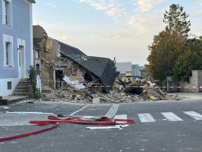 La maison détruite par une explosion ce vendredi 13 octobre à Javron-les-Chapelles est située au 13, place de l'Église.