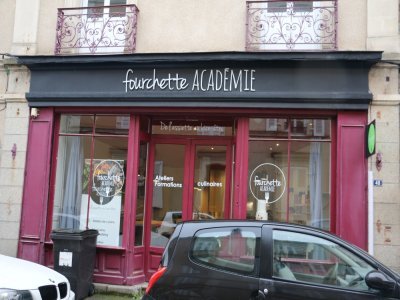 L'atelier culinaire Fourchette Académie est situé dans la rue du Lieutenant. - Justine Montauban