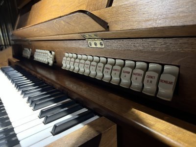 Un orgue dispose de plusieurs registres à son clavier. - Théo Duchet