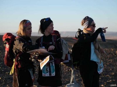 Pendant quatre jours, Caroline Duval, Séverine Berthomé et Fabienne Gosselin ont marché près de 150 km. (Crédit : Association Maienga) - Naomie Jourand