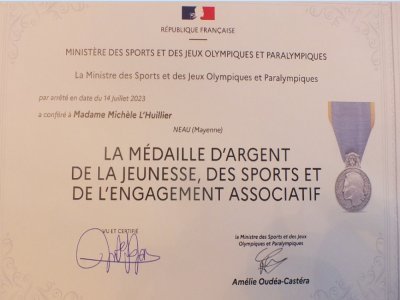 Neau Pour Michèle l'Huillier, diplôme et médaille d'argent pour ce Noël 2023 - M&M CHARROY