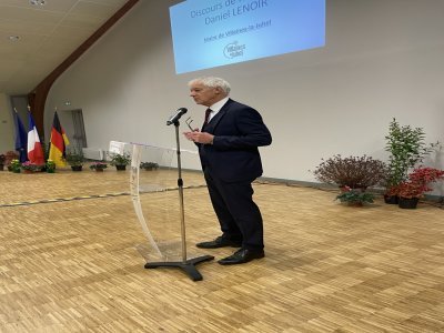 Daniel Lenoir : Maire de Villaines-la-Juhel - Roger Coupé