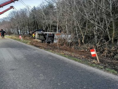 Le 15 janvier, un camion est tombé sur un poteau portant la fibre à La Tremouchere. - Naomie Jourand