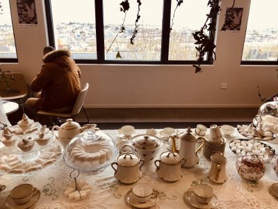 Le salon panoramique à l'heure du thé, où est le chapelier fou ? - Sophie Renazé-Garreau