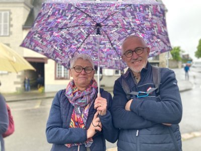 Maurciette et Dédé ont sagement patienté sous la pluie en attendant que le prince vienne les saluer. - CM