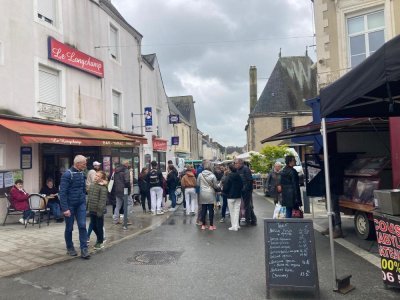 Le marché d'Évron est une institution sur le territoire. - Clémentine Marié