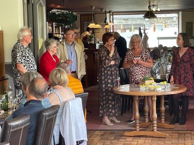 Tony George, Rose Raines, Jean-Marc Allain, Catherine Duchemin, Averil Pollicott et Laura Huard. - Comité de jumelage de Gorron