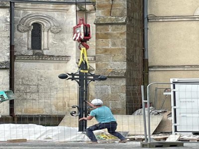 La croix s'élève vers le clocher mardi 4 juin. - C.D.