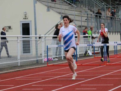 2 - Joséphine Huet (UPAC) sur le 80 m haies. - SISTERNES Hugo