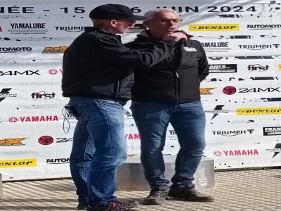 2- Philippe Lecomte, le président du Moto-club Ernée, interviewé après la course, a exprimé sa satisfaction pour la venue de cette épreuve à Ernée et a parlé de l'avenir. - JFC