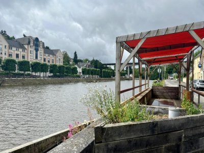 Le Semoir serait le seul établissement de Mayenne avec une terrasse sur la rivière. - Théo Duchet