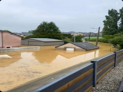 Rue de la Tannerie, l'eau est montée jusqu'à 1,80 m. - hh