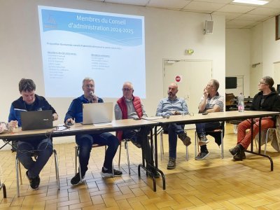 Samuel Fournier préside l'assemblée générale de l'ALA Handball. - Marie-Christine GERARD