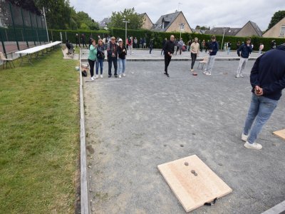 Le concours de palets a rencontré un beau succès avec 100 compétiteurs engagés. - 2024-06-27 Louverné en fête 2