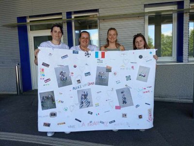 Elodie, Solenn, Léa et Meredith, de la vie scolaire du collège. - Katia Péchard