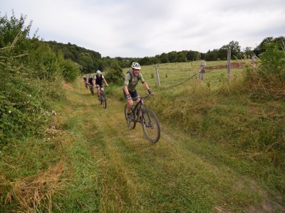 3- Les 406 vététistes, 106 lors de la randonnée semi-nocturne et 300 sur les 53 Bornes, se sont répartis sur les différents circuits allant de 29 à 69 kilomètres, avec des spots fort sympathiques. - 2024-07-11 Les 53 bornes 2