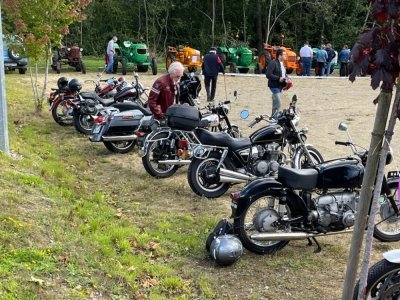 Exposition des vieux pistons - motos et tracteurs - Justine Fortin